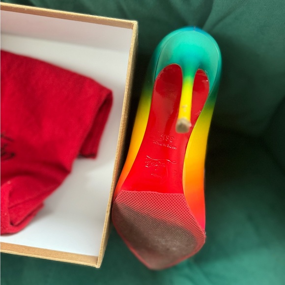 Heels - Picture 4 of 4